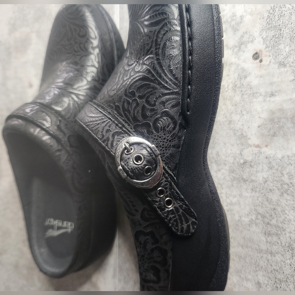 Dansko Allison - Floral Embossed Tooled Leather Clog Mule - Black - 37 - Picture 6 of 9